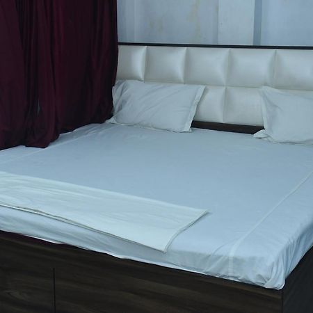 Hotel Awadh Palace Sahjanwa Extérieur photo
