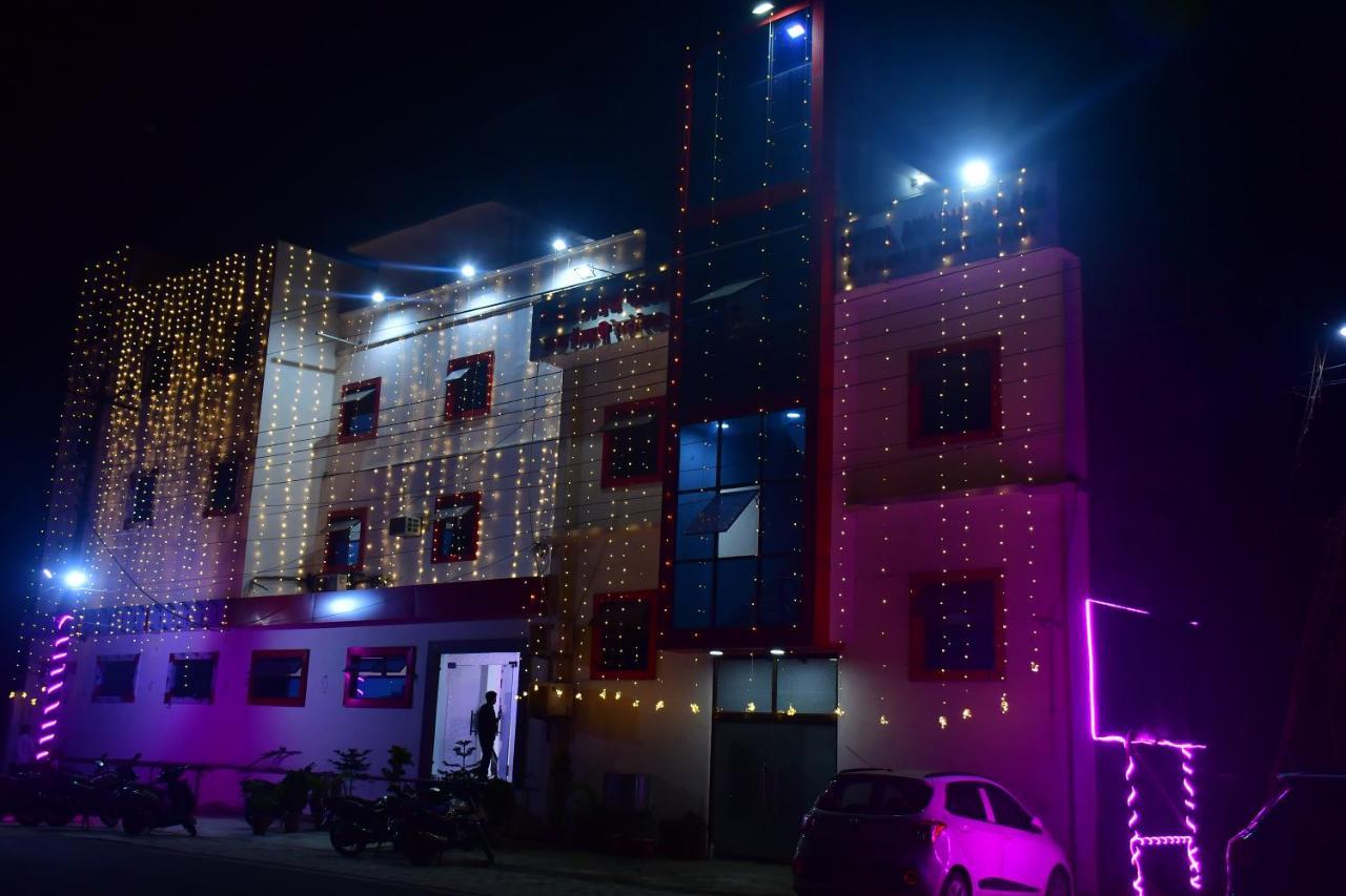 Hotel Awadh Palace Sahjanwa Extérieur photo